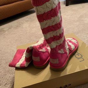 PINK SWEATER UGGS